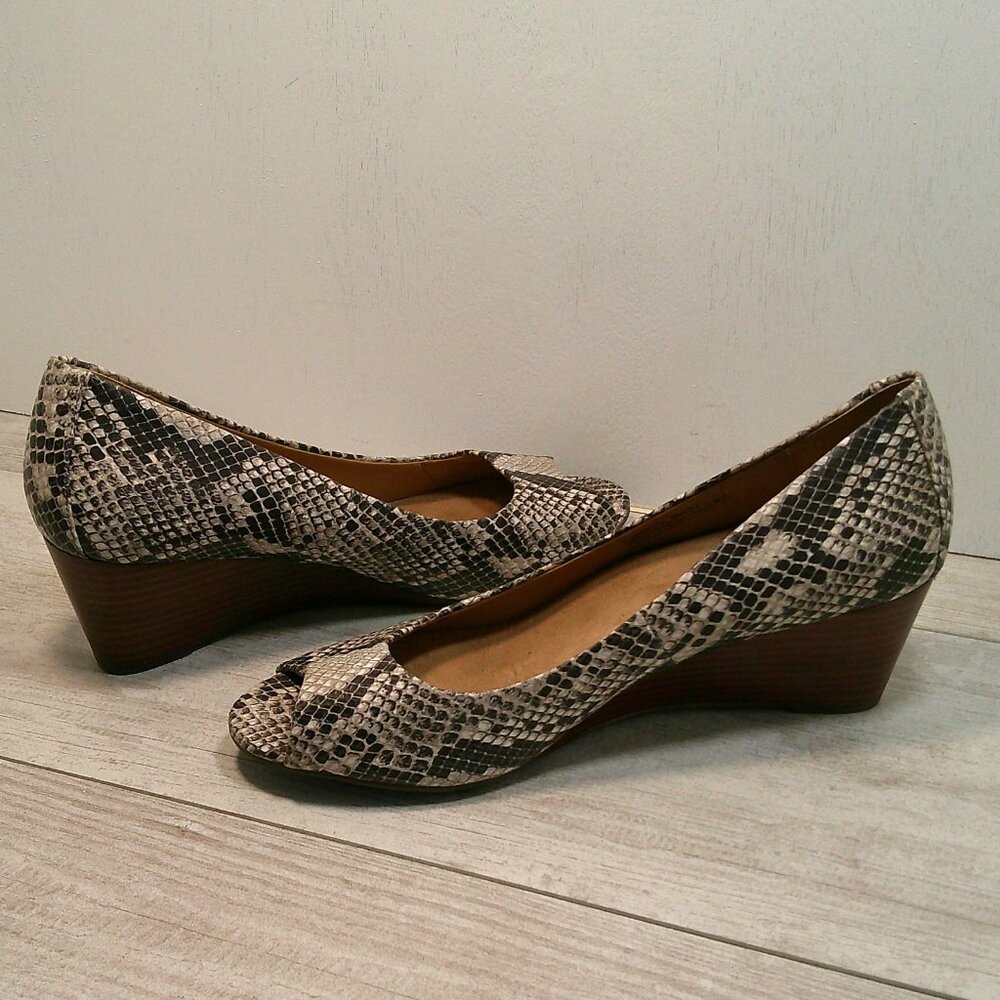 Vionic Peep Toe Bria Snakeskin Wedge heels pumps Size: 9 - Picture 2 of 11